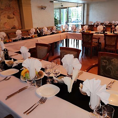 Terra Europe Brontes Hotel Ταργκόβιστε Εξωτερικό φωτογραφία