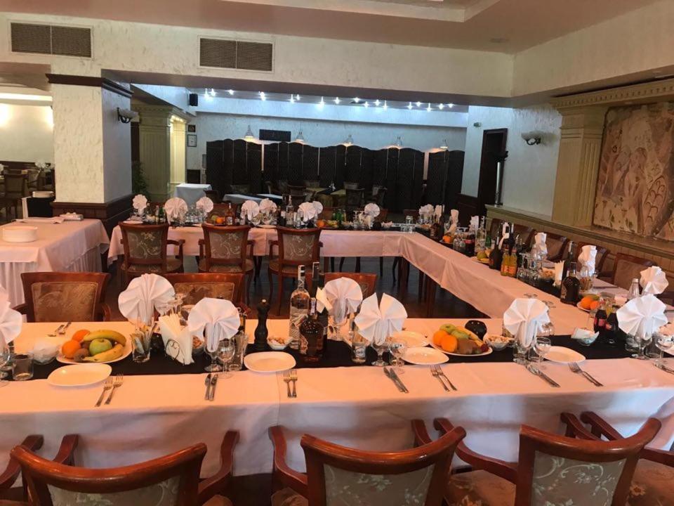 Terra Europe Brontes Hotel Ταργκόβιστε Εξωτερικό φωτογραφία