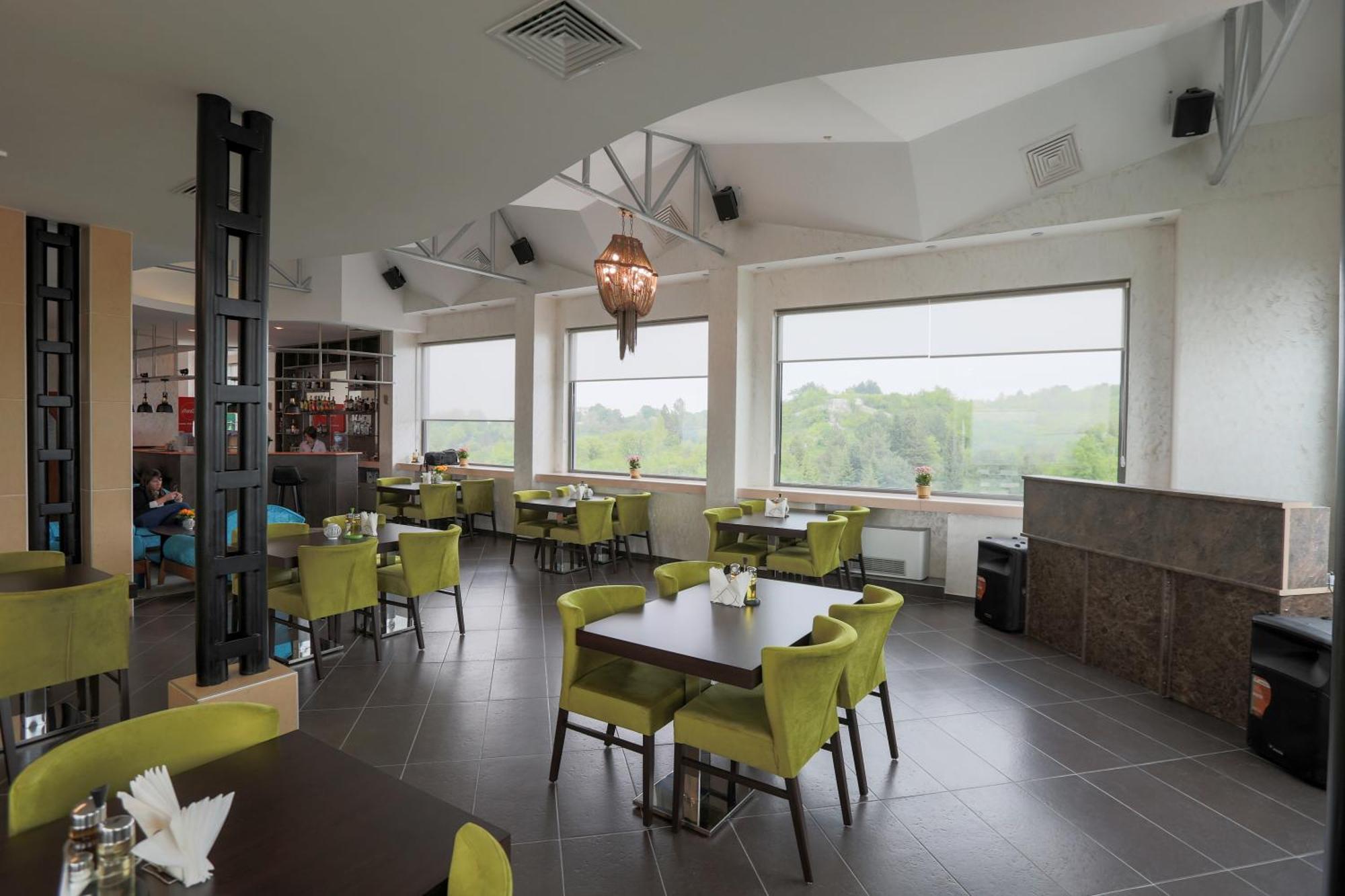 Terra Europe Brontes Hotel Ταργκόβιστε Εξωτερικό φωτογραφία