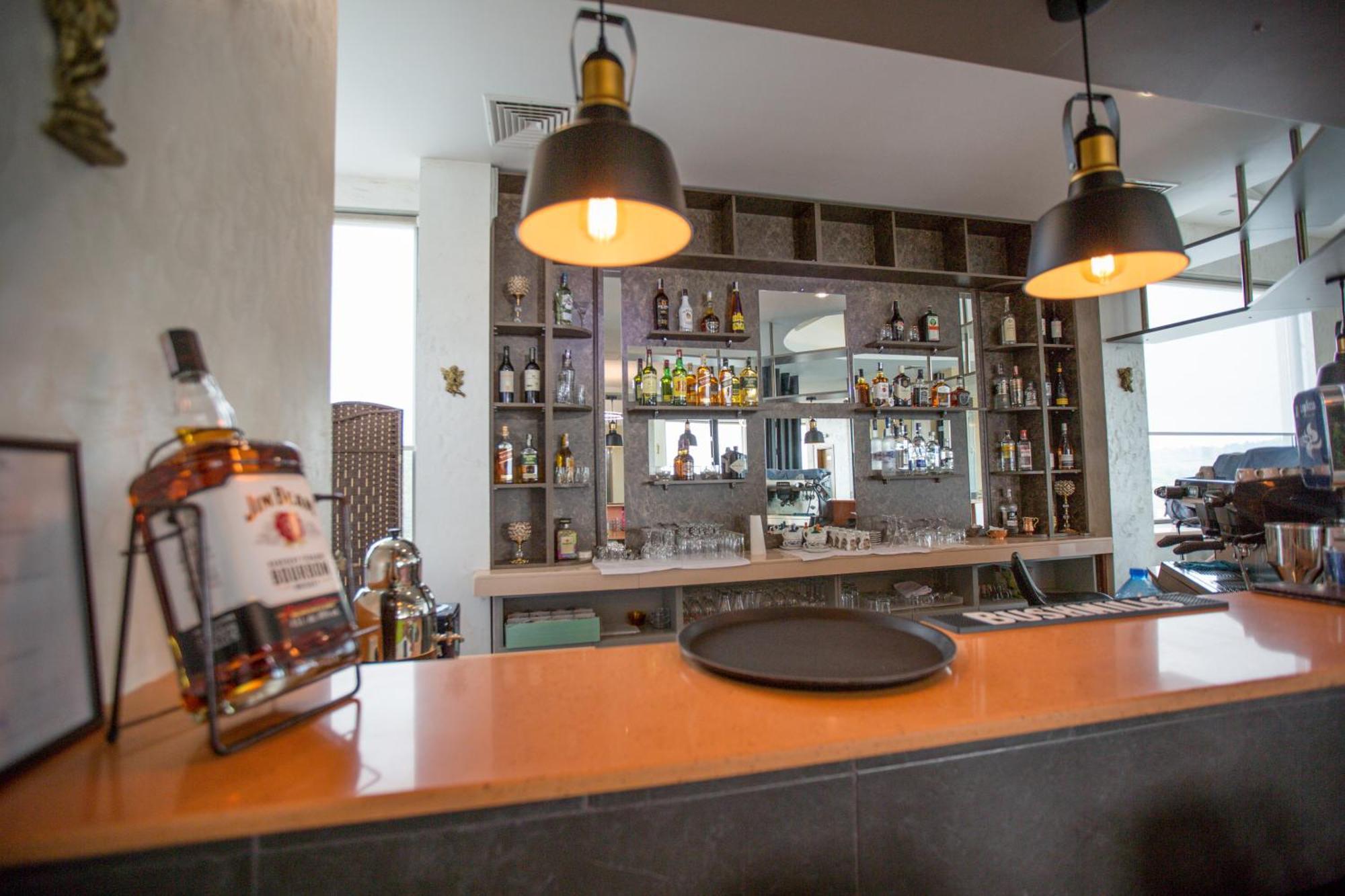Terra Europe Brontes Hotel Ταργκόβιστε Εξωτερικό φωτογραφία