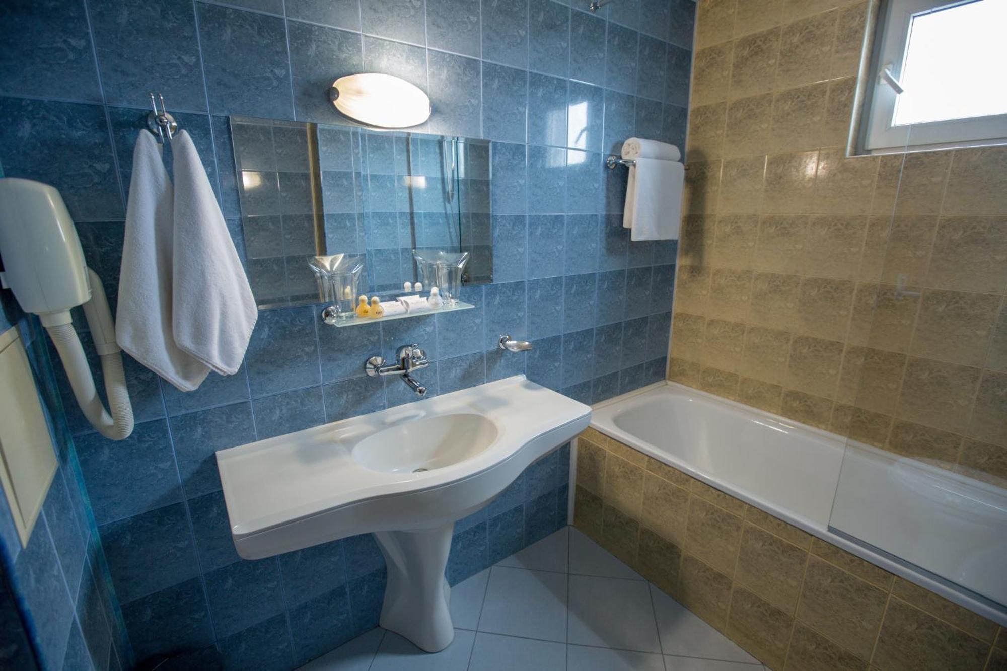 Terra Europe Brontes Hotel Ταργκόβιστε Εξωτερικό φωτογραφία