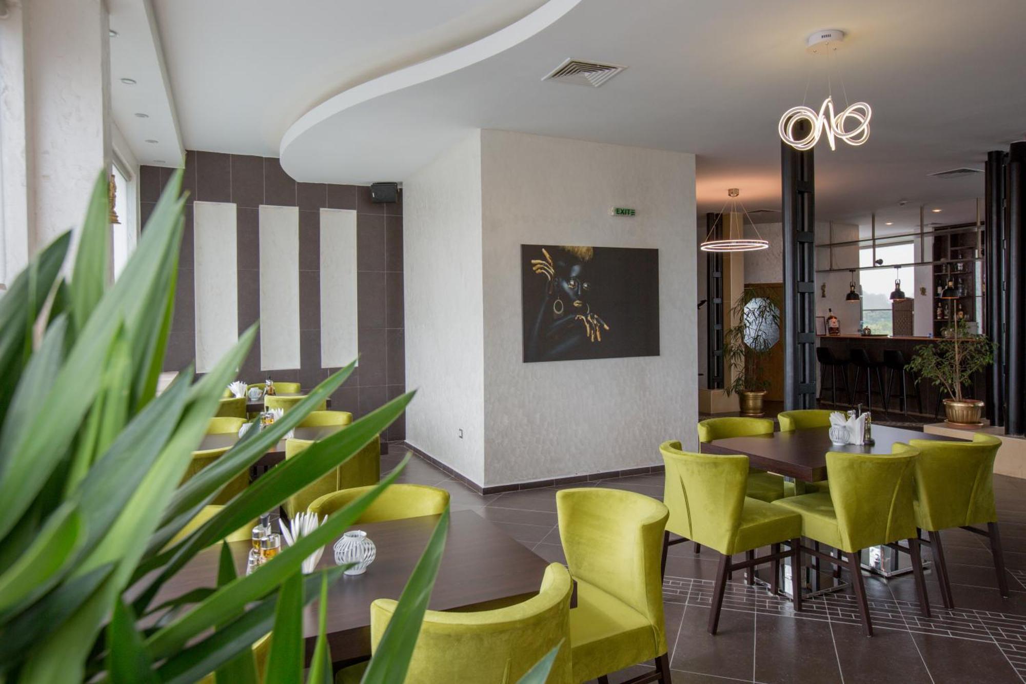 Terra Europe Brontes Hotel Ταργκόβιστε Εξωτερικό φωτογραφία