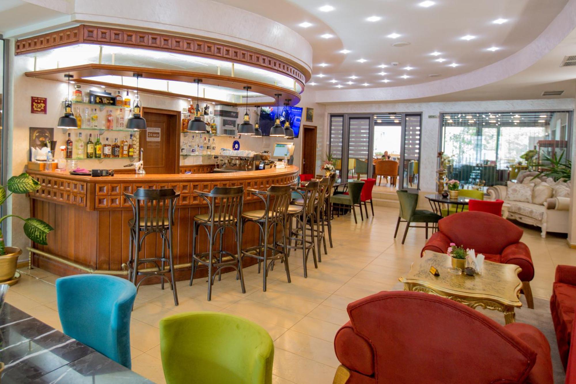 Terra Europe Brontes Hotel Ταργκόβιστε Εξωτερικό φωτογραφία