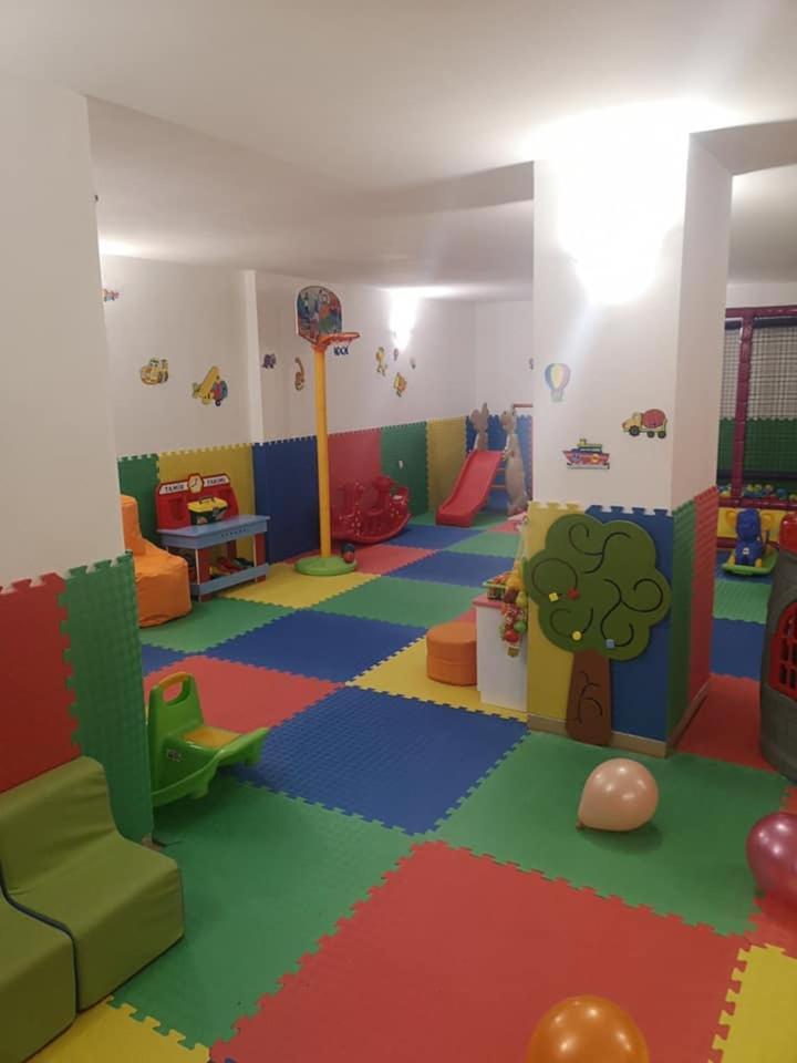 Terra Europe Brontes Hotel Ταργκόβιστε Εξωτερικό φωτογραφία