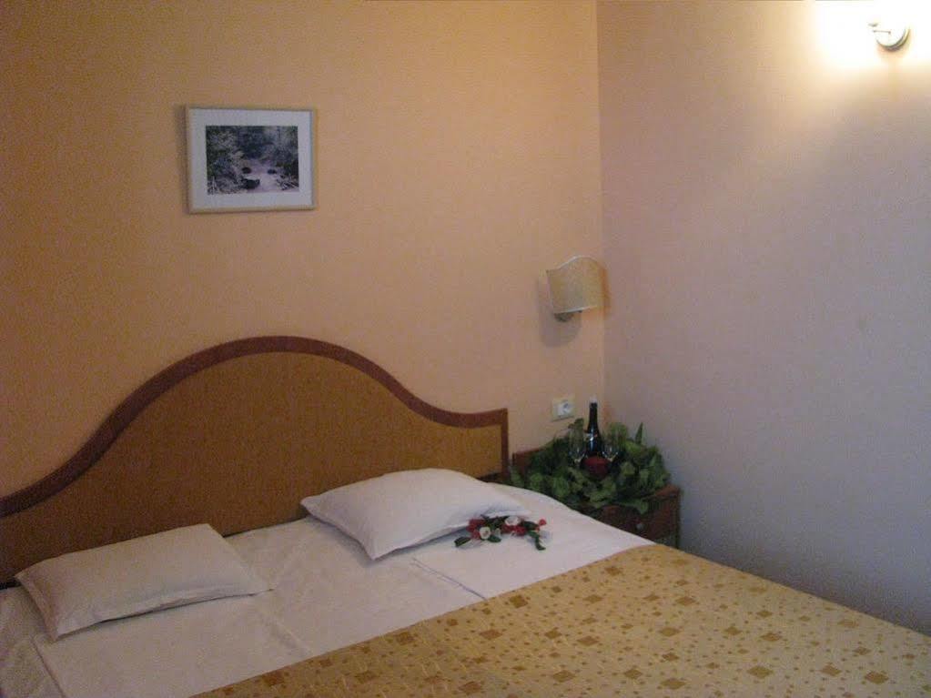 Terra Europe Brontes Hotel Ταργκόβιστε Εξωτερικό φωτογραφία