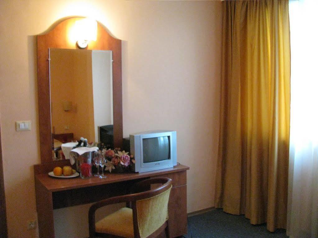 Terra Europe Brontes Hotel Ταργκόβιστε Εξωτερικό φωτογραφία