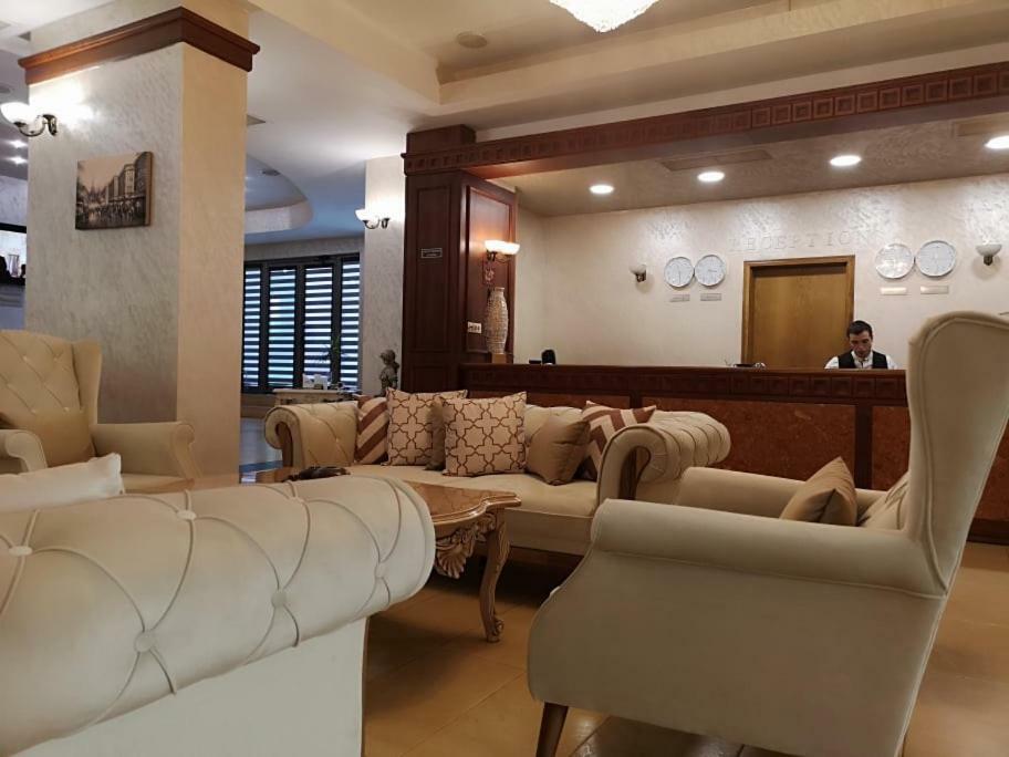 Terra Europe Brontes Hotel Ταργκόβιστε Εξωτερικό φωτογραφία