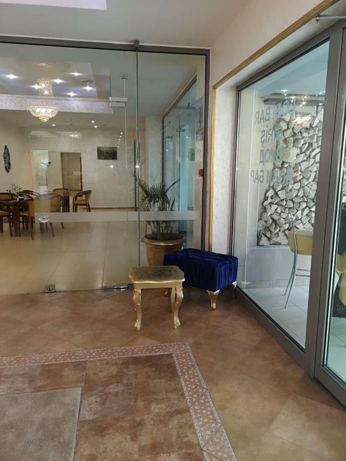 Terra Europe Brontes Hotel Ταργκόβιστε Εξωτερικό φωτογραφία