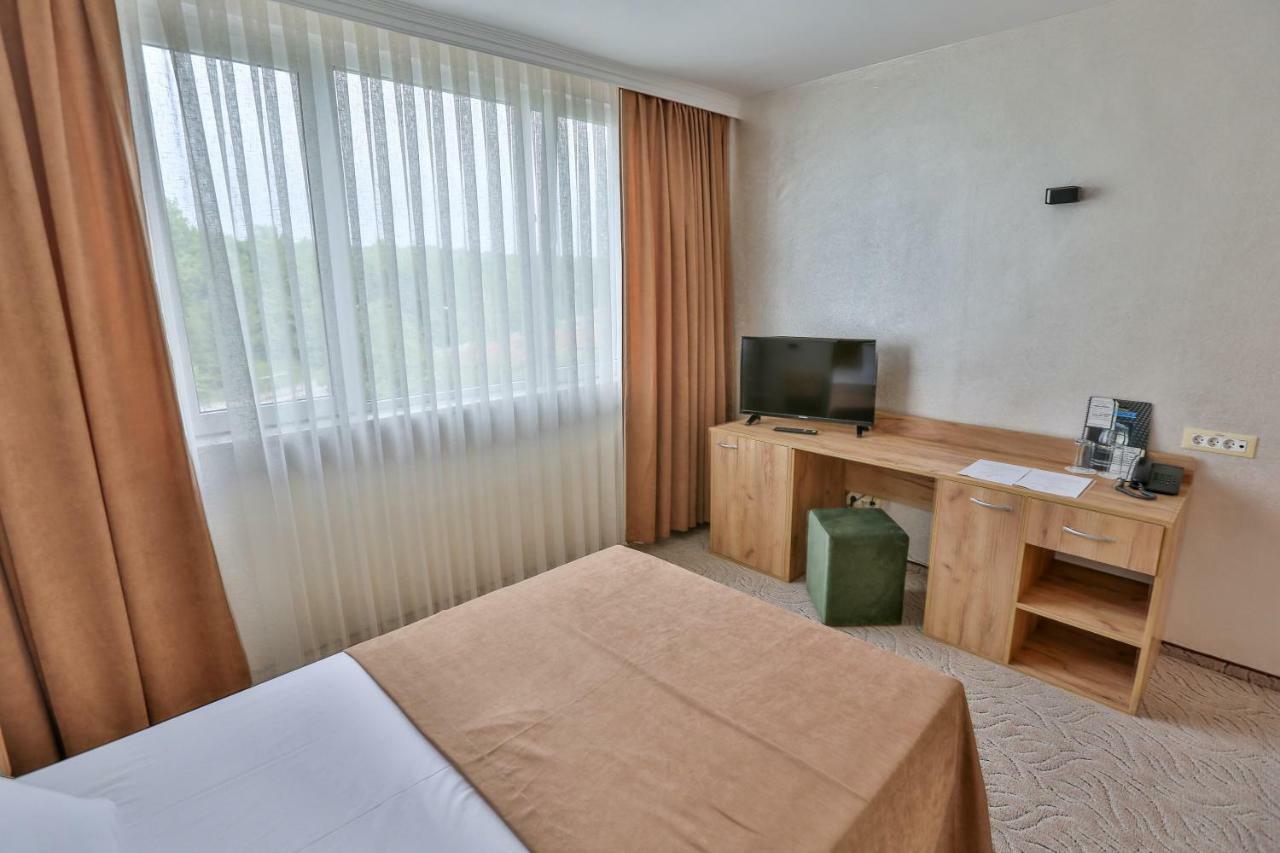 Terra Europe Brontes Hotel Ταργκόβιστε Εξωτερικό φωτογραφία