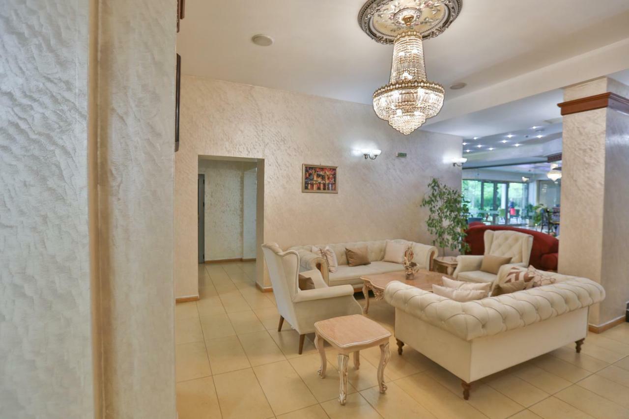 Terra Europe Brontes Hotel Ταργκόβιστε Εξωτερικό φωτογραφία