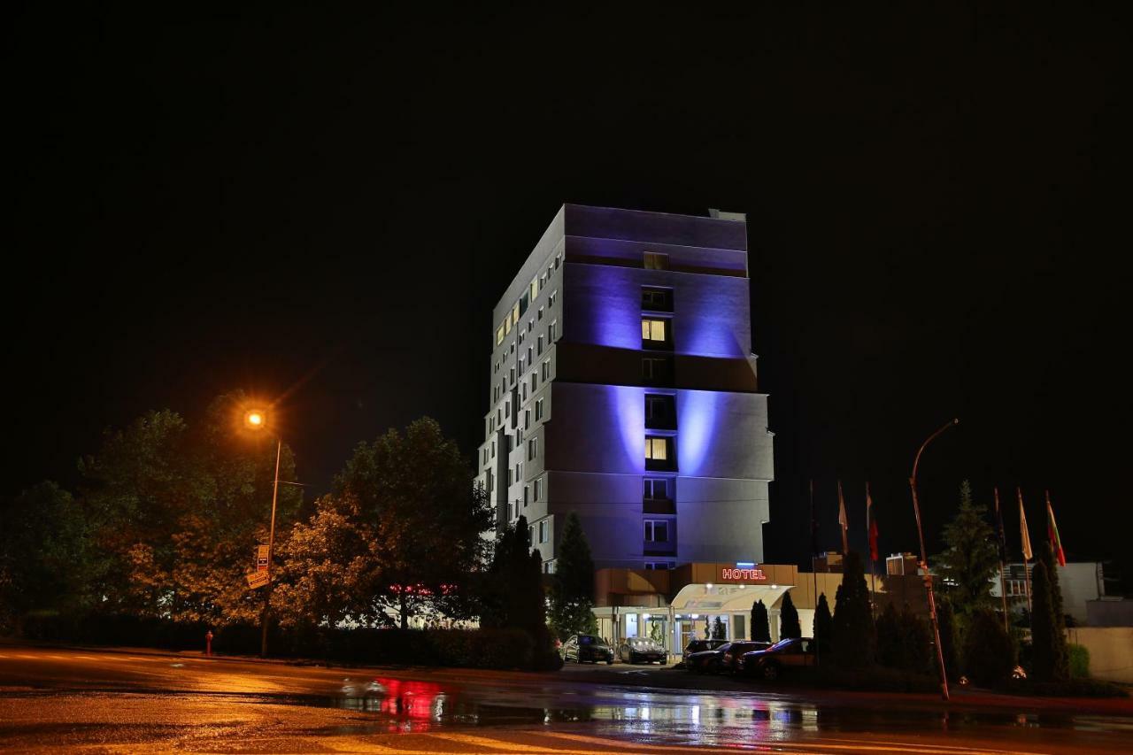 Terra Europe Brontes Hotel Ταργκόβιστε Εξωτερικό φωτογραφία